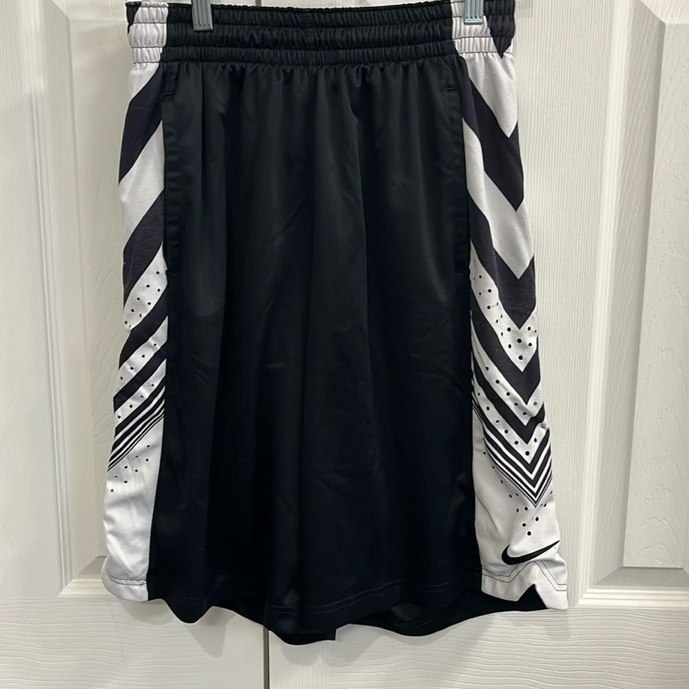 Men’s Nike Dri Fit Shorts Size Medium M
